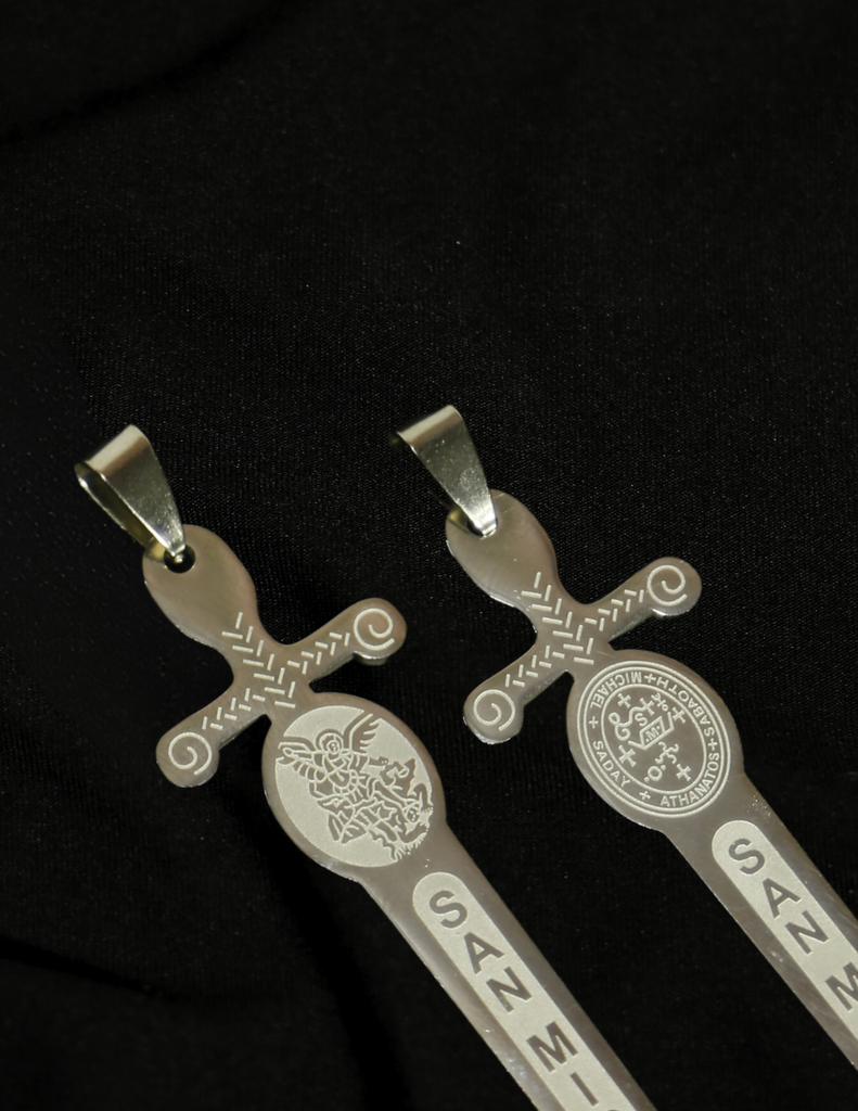 Espada de San Miguel en Acero Plateada 7cm